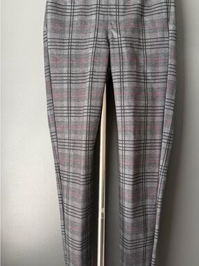 EUC Gray Plaid Women’s Dress Pants with Burgundy Accent- pull on